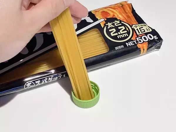ペットボトルのキャップで『大さじ1杯』が量れる！　キッチンで便利な再利用ワザ【2選】