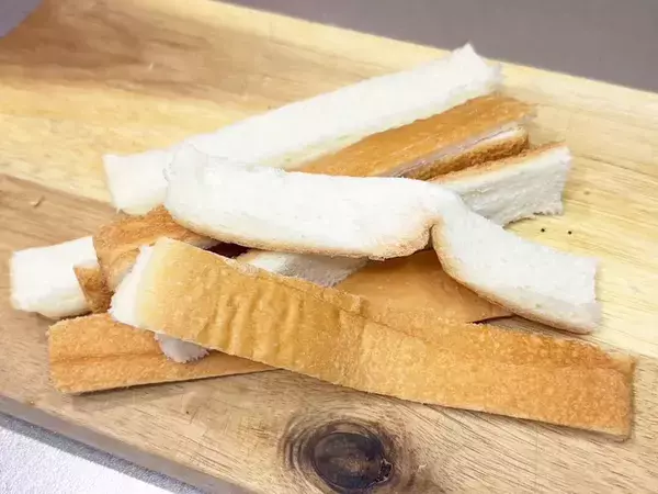 余った『食パンの耳』は捨てないで　夕食に使える簡単アレンジ「節約できて一石二鳥」