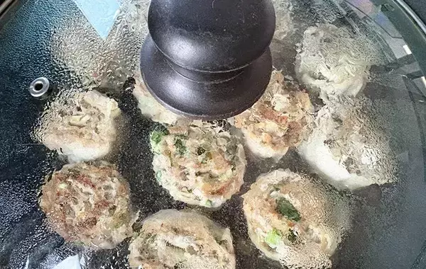 「餃子の皮を使わない」　30分短縮する作り方に「ラクでおいしい」「こっちのほうが好き」