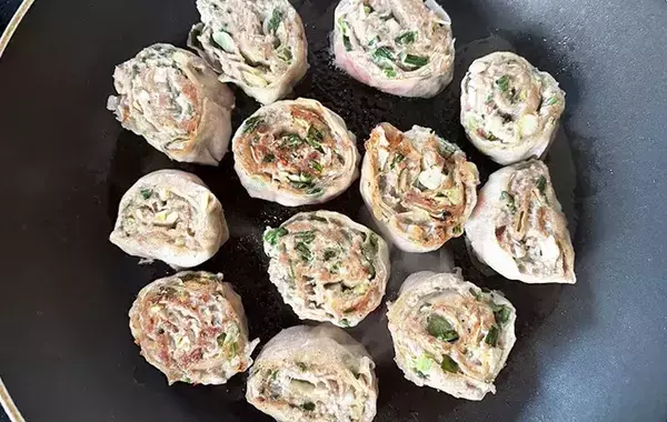 「餃子の皮を使わない」　30分短縮する作り方に「ラクでおいしい」「こっちのほうが好き」