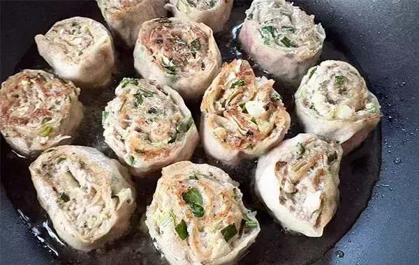 「餃子の皮を使わない」　30分短縮する作り方に「ラクでおいしい」「こっちのほうが好き」