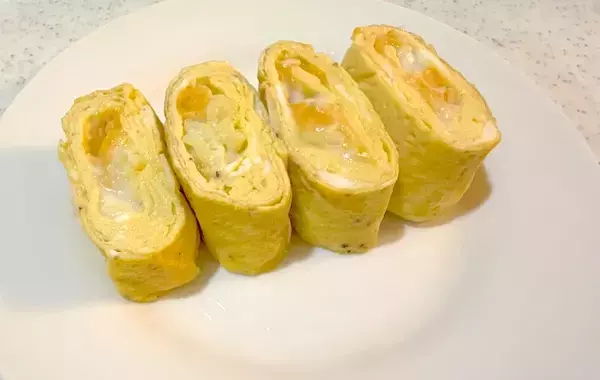 巻く前に『2個』入れてみて　洋風の玉子焼きが「トロトロで最高」「パンに挟みたい」