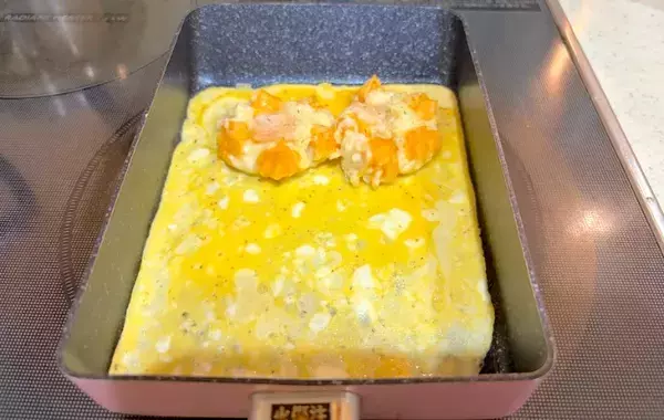 巻く前に『2個』入れてみて　洋風の玉子焼きが「トロトロで最高」「パンに挟みたい」