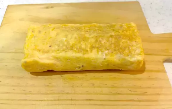 巻く前に『2個』入れてみて　洋風の玉子焼きが「トロトロで最高」「パンに挟みたい」