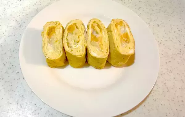 巻く前に『2個』入れてみて　洋風の玉子焼きが「トロトロで最高」「パンに挟みたい」