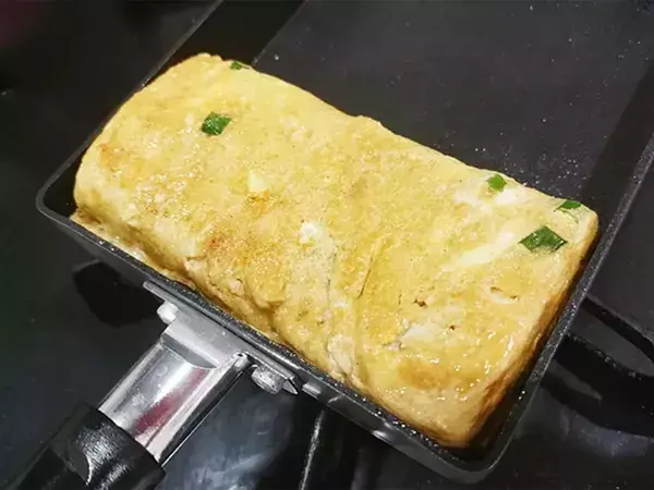 玉子焼きに『大さじ1杯』入れてみて！　醤油と砂糖いらずで「ご飯が進む」