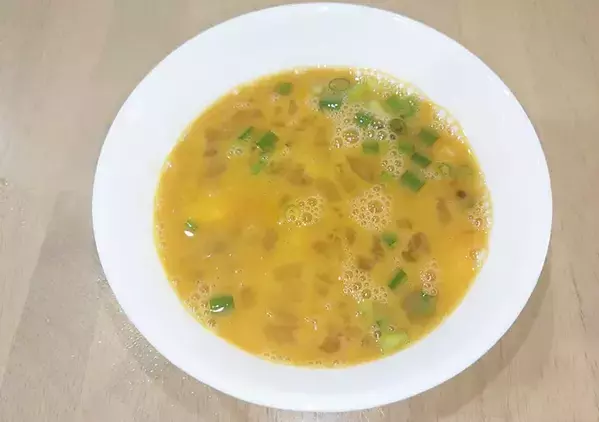 玉子焼きに『大さじ1杯』入れてみて！　醤油と砂糖いらずで「ご飯が進む」