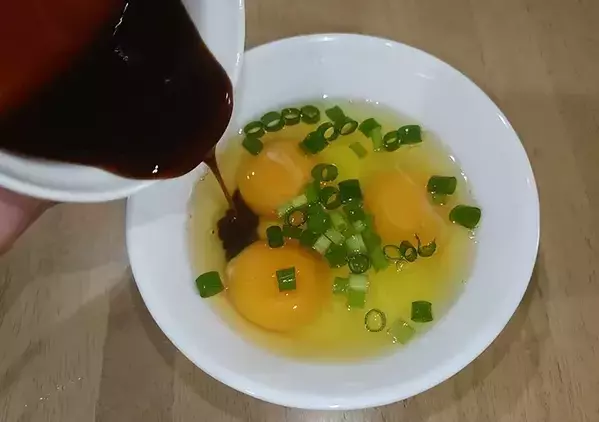 玉子焼きに『大さじ1杯』入れてみて！　醤油と砂糖いらずで「ご飯が進む」