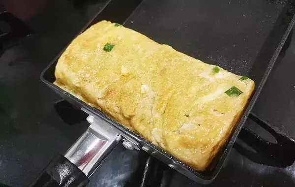 玉子焼きに『大さじ1杯』入れてみて！　醤油と砂糖いらずで「ご飯が進む」