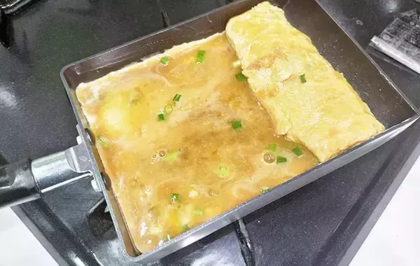 玉子焼きに『大さじ1杯』入れてみて！　醤油と砂糖いらずで「ご飯が進む」