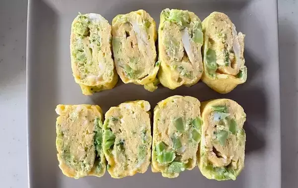 玉子焼きに『1房』刻んで入れてみて！　彩りと栄養がアップして「いつもと全然違う」