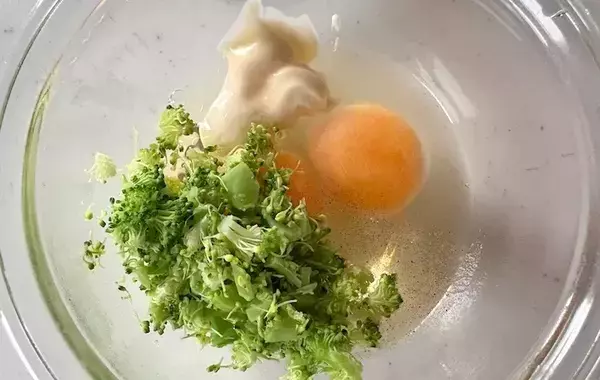 玉子焼きに『1房』刻んで入れてみて！　彩りと栄養がアップして「いつもと全然違う」