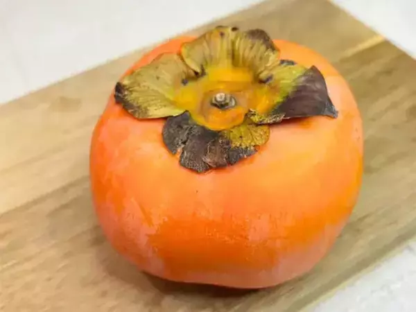 切って混ぜるだけ！　柿が驚くほどウマくなる『秋の簡単おつまみ』【10分レシピ】