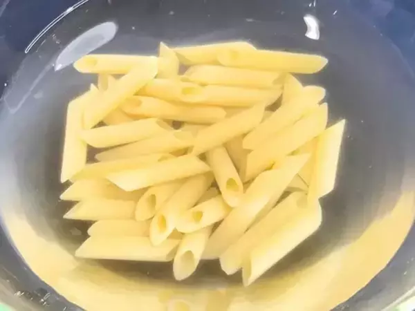 もうゆでなくてOK！　スーパーの安いペンネがモチモチになって「次もこうする！」
