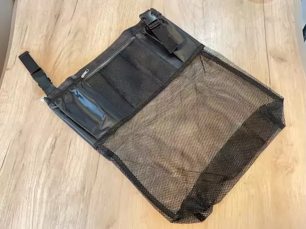 ダイソーで買った「メッシュの万能バッグ」が優秀！　【5分】で洗面所が片づく活用法