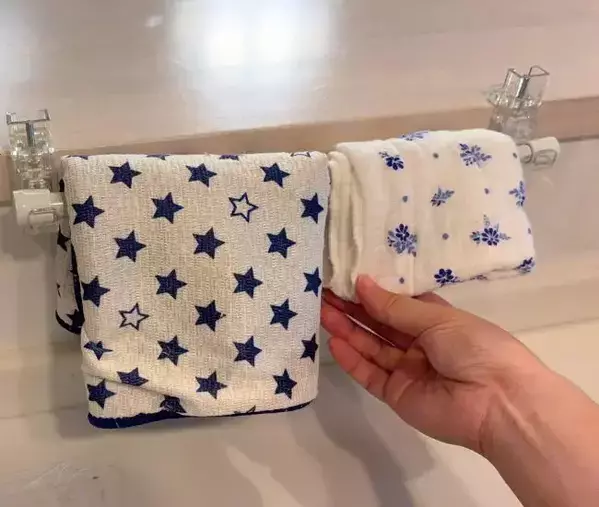 キッチンの小物が『110円』で片づいた！　ダイソーの突っ張り棒活用術