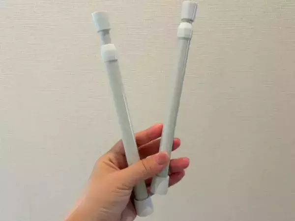 洗面台の『鏡裏』に突っ張り棒2本！　空いた空間を活かすアイデアが正解