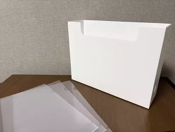クリアファイルを丸めて『ダブルクリップ』で留めると？　できたものが、キッチン整理に活躍！