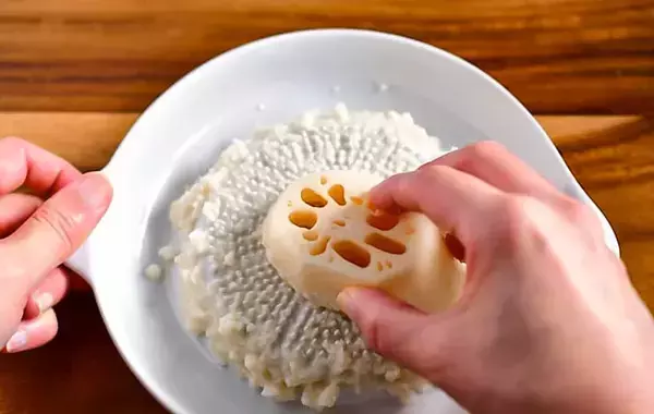 玉子焼きに『大さじ2杯』入れてみて！　シャリッと食感になって「栄養もアップ」【管理栄養士のレシピ】