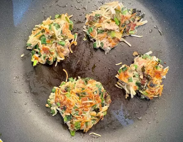 餃子の肉だねに『余ったそうめん』を入れて　意外なアレンジに「簡単でおいしい」「もっちりしてる」