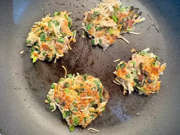 餃子の肉だねに『余ったそうめん』を入れて　意外なアレンジに「簡単でおいしい」「もっちりしてる」