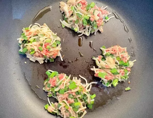 餃子の肉だねに『余ったそうめん』を入れて　意外なアレンジに「簡単でおいしい」「もっちりしてる」