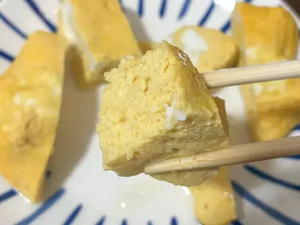 『卵3個』をレンチンするだけで？　本格『だし巻き』が作れるアイテムが便利