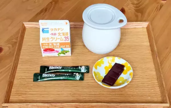 甘く濃厚な『コーヒーのスイーツ』　ペットボトルに2本入れたのは？