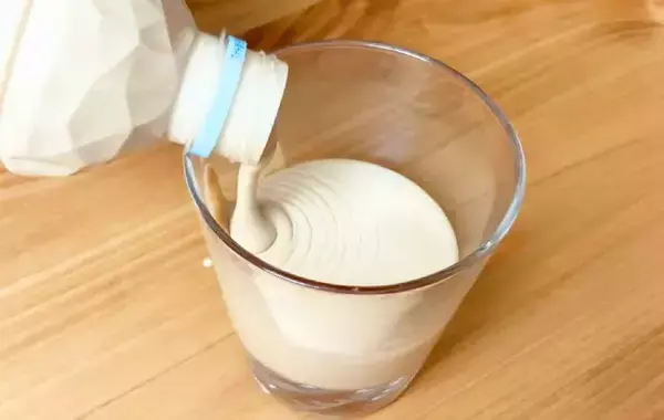 甘く濃厚な『コーヒーのスイーツ』　ペットボトルに2本入れたのは？