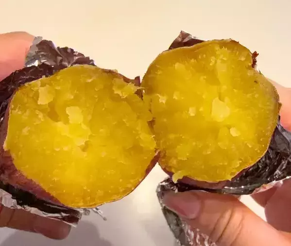 焼く前の『サツマイモ』に一工夫！　ねっとり食感で「やってよかった」