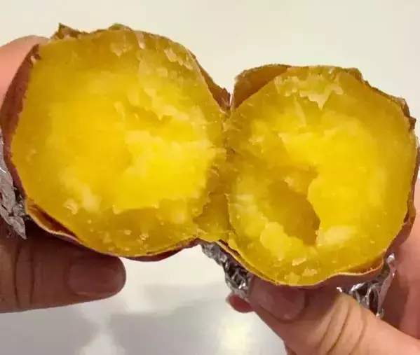 焼く前の『サツマイモ』に一工夫！　ねっとり食感で「やってよかった」