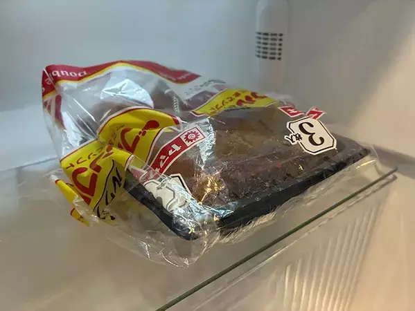 『食パン袋』1枚で冷蔵庫の悩み解決！　におい対策に役立つ活用法が便利