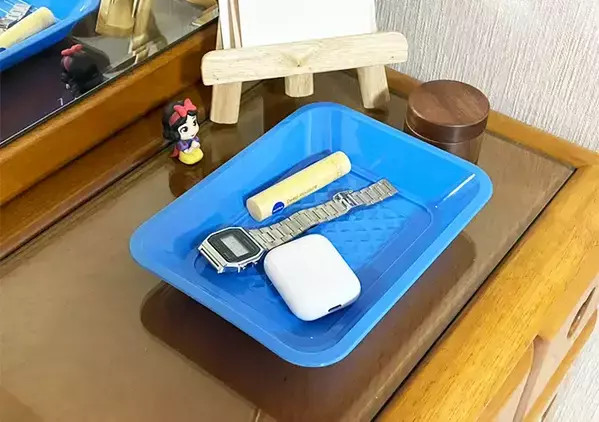 100均の『お会計でよく見る青いトレー』　キッチンの悩みが解決する便利な活用法【3選】