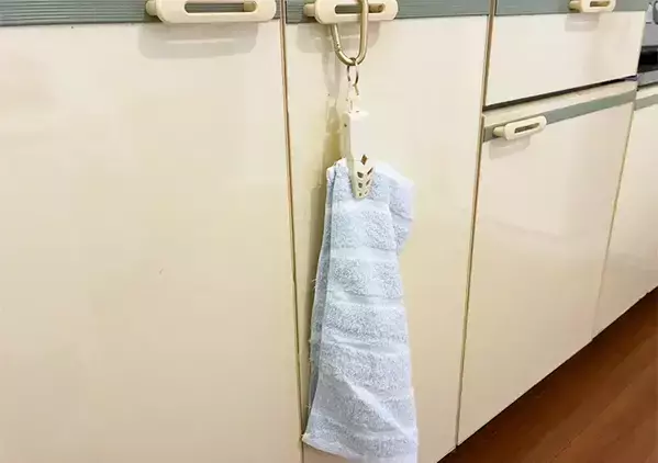 セリアの『挟めるカラビナ』が万能　開封済水出しお茶の保管で役立つライフハック
