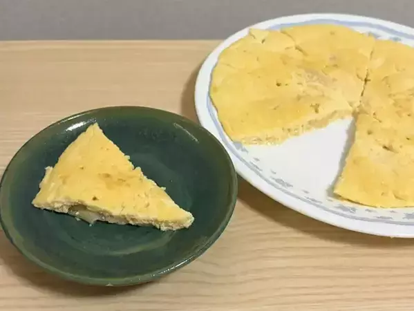 薄切り『リンゴ』を円形に並べて…　フライパンで焼くと「優しい味」「シャキシャキ＆フワフワ食感」