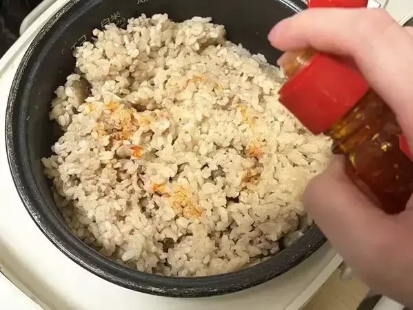 炊き込みご飯に『大さじ2杯』　ピリ辛担々麺風の味つけに「おかわりが止まらない！」