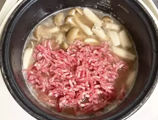 炊き込みご飯に『大さじ2杯』　ピリ辛担々麺風の味つけに「おかわりが止まらない！」