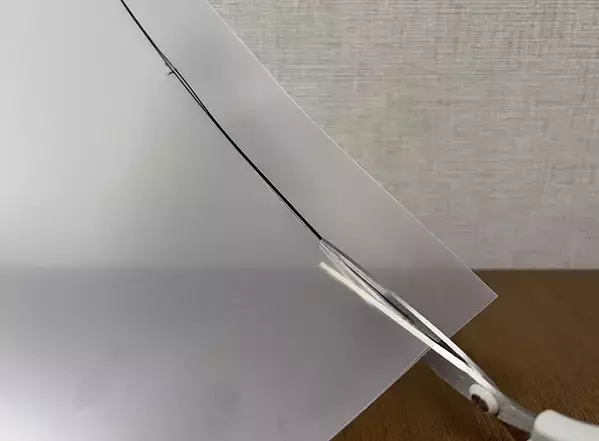 クリアファイルを丸めてゴミ箱に入れると？　3分ほどの作業で、生活感を抑えてくれた