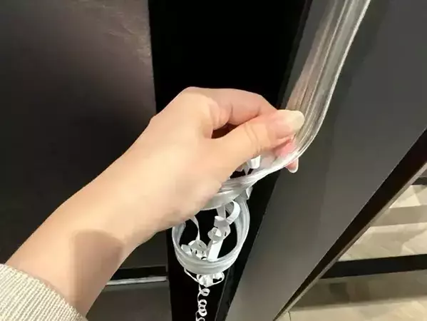 ぶつかり防止テープを『冷蔵庫の横』に貼ったら？“家電と部屋”を守る一工夫が2分でできる