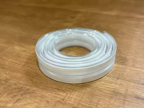 ぶつかり防止テープを『冷蔵庫の横』に貼ったら？“家電と部屋”を守る一工夫が2分でできる