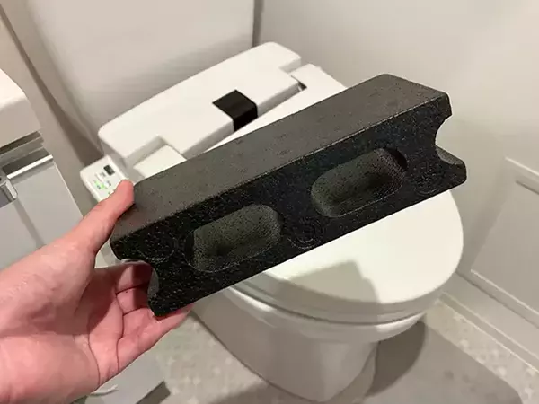 100均『ミニブロック』をトイレに置くと快適！　利便性が一気に変わる『10秒収納術』