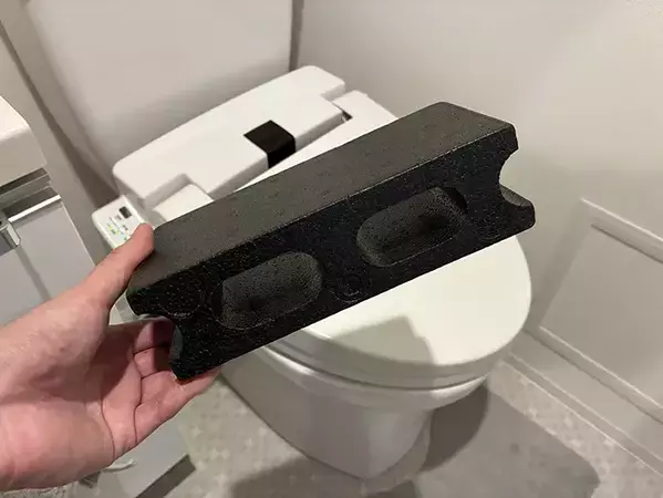 100均『ミニブロック』をトイレに置くと快適！　利便性が一気に変わる『10秒収納術』