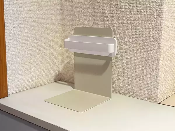 100均の『タオルバー』をブックエンドにくっ付けると？　できたものが、玄関やキッチンで活躍