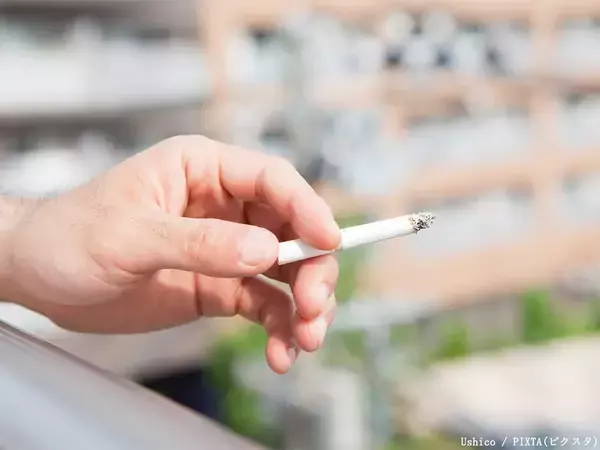 ベランダでタバコを吸う隣人、直接注意するよりも？　迷惑に感じた時の第一歩