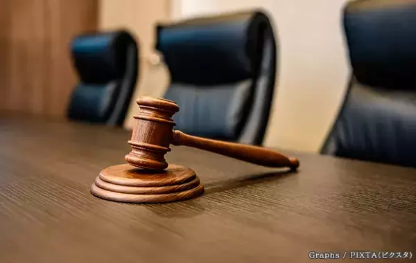 ベランダでタバコを吸う隣人、直接注意するよりも？　迷惑に感じた時の第一歩