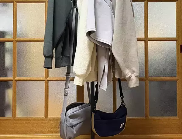 長い『S字フック』を2個つなげると？　クローゼットのデッドスペースを有効活用できた！