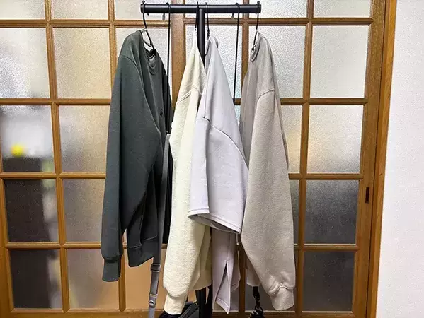 長い『S字フック』を2個つなげると？　クローゼットのデッドスペースを有効活用できた！