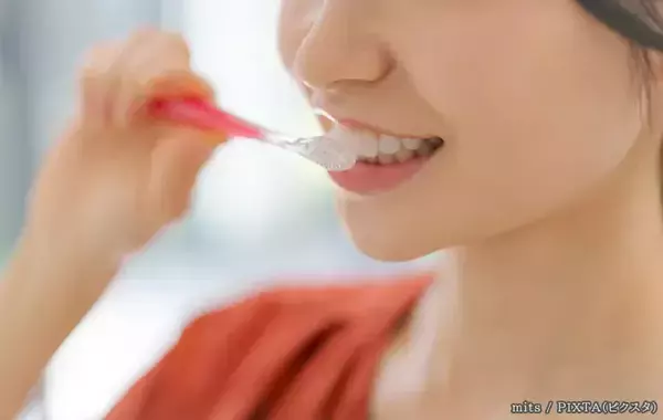 歯みがきの前に歯ブラシ濡らしてる？　『NG』といわれる理由を歯科医に聞いた