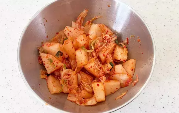梨を『キムチ』と和えてみて　意外な食べ方に「食感がいい！」「甘さと辛さのバランスが最高」