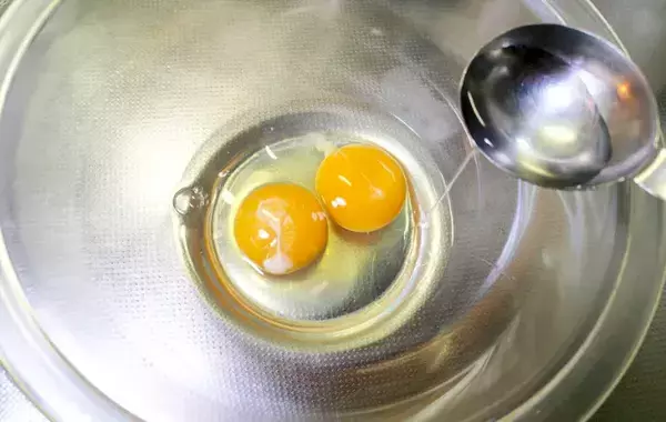 卵液に『大さじ2杯』混ぜると「フワフワでおいしい！」　牛乳の代わりに？